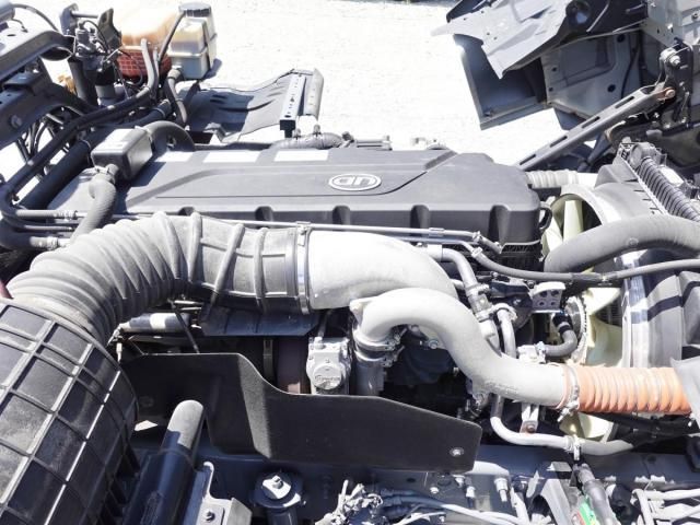 Nissan QUON 2022-10 7199694-22