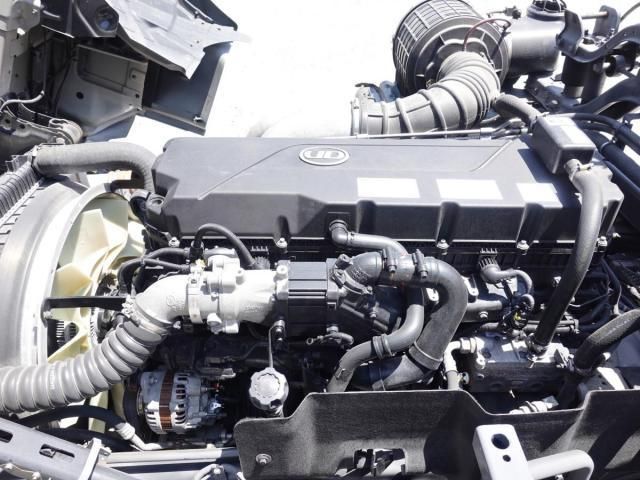 Nissan QUON 2022-10 7199694-23