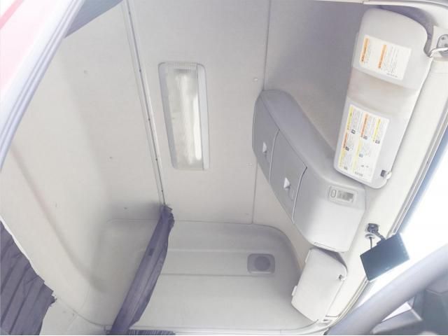 Nissan QUON 2019-03 7199697-27