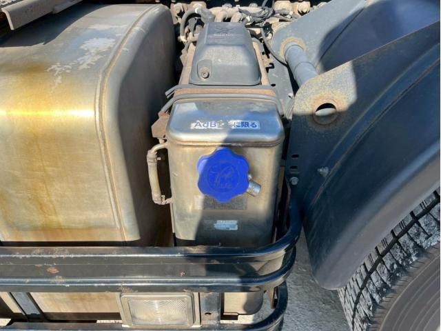 Nissan QUON 2015-07 7199701-9
