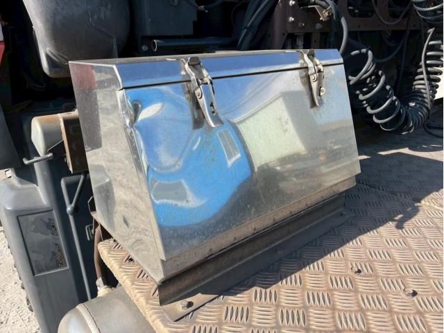 Nissan QUON 2015-07 7199701-10