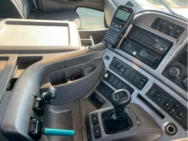 Nissan QUON 2015-07 7199701-29
