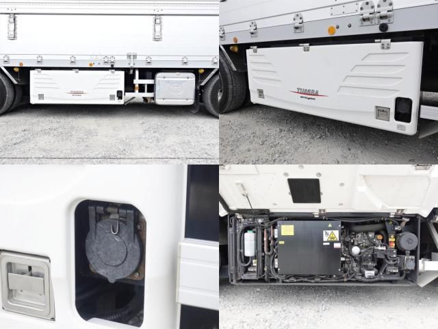 Nissan QUON 2013-12 7199695-28