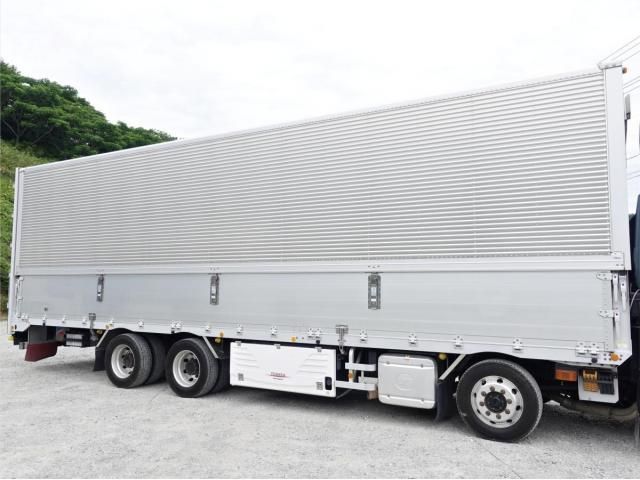 Nissan QUON 2013-12 7199695-8