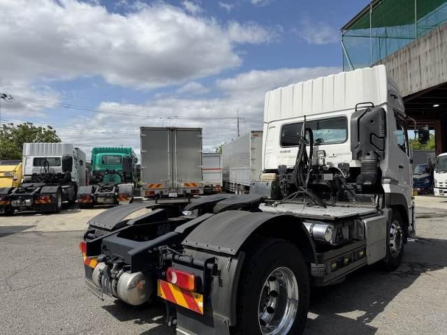 Nissan QUON 2019-09 7199708-15
