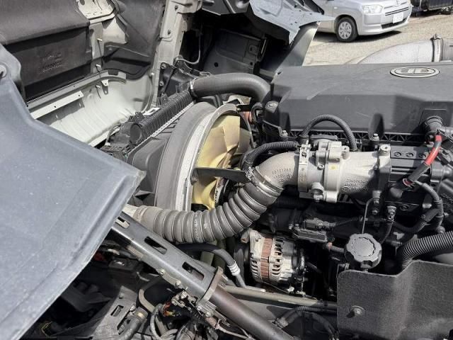 Nissan QUON 2019-09 7199708-19