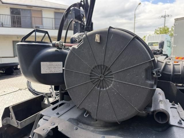 Nissan QUON 2019-09 7199708-26