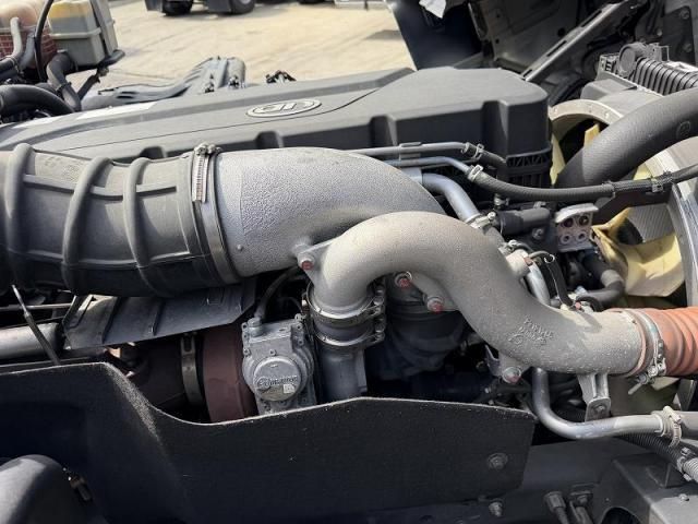 Nissan QUON 2019-09 7199708-27