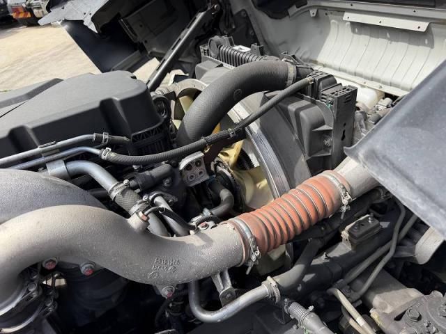 Nissan QUON 2019-09 7199708-28