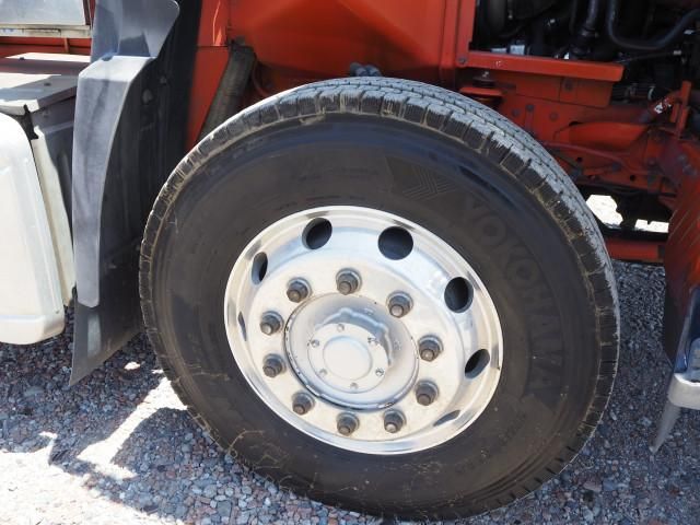 Nissan QUON 2011-12 7199691-11