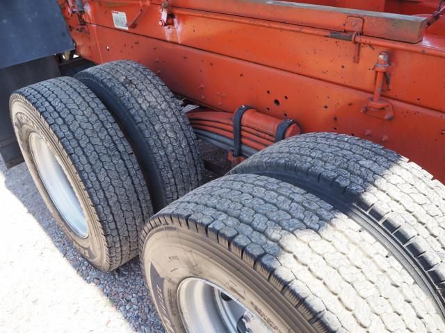 Nissan QUON 2011-12 7199691-15
