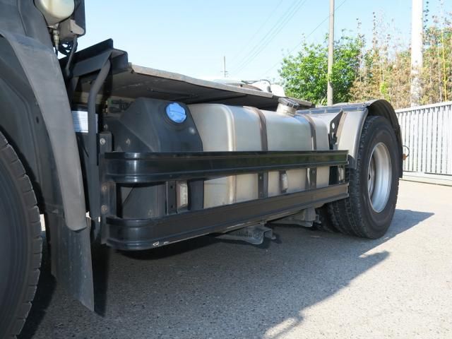Nissan QUON 2021-03 7199686-9