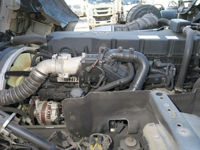 Nissan QUON 2021-03 7199686-16