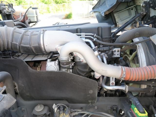 Nissan QUON 2021-03 7199686-17