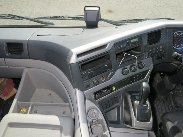 Nissan QUON 2021-03 7199686-21