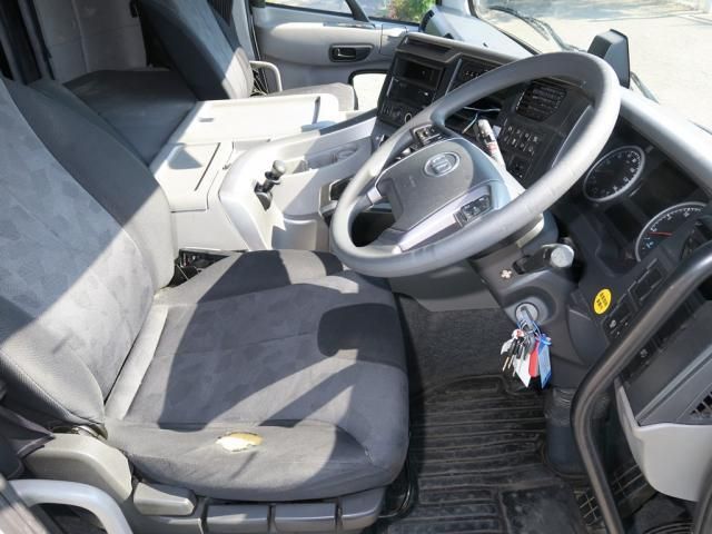 Nissan QUON 2021-03 7199686-22