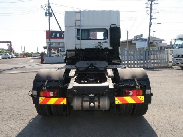 Nissan QUON 2021-03 7199686-4