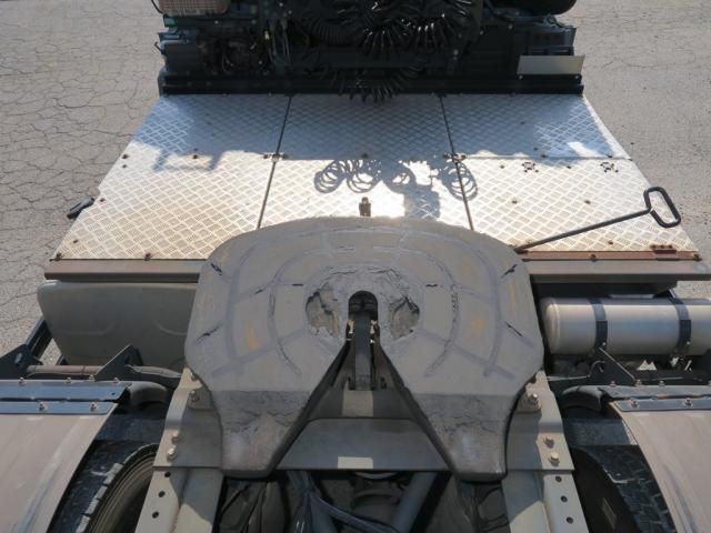 Nissan QUON 2021-03 7199686-5