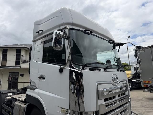 Nissan QUON 2020-11 7199693-9
