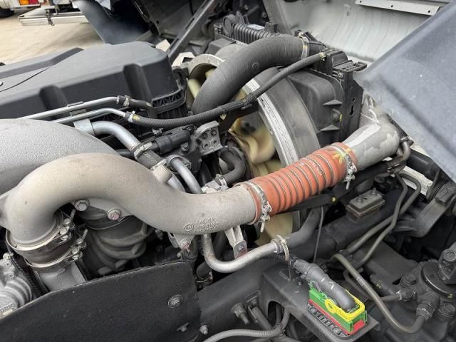 Nissan QUON 2020-11 7199693-28