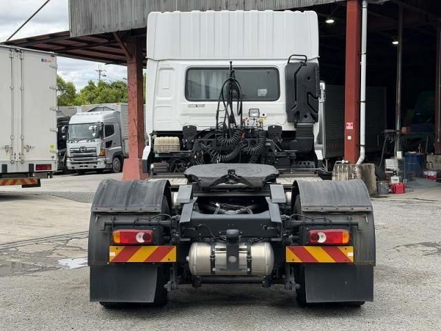 Nissan QUON 2020-11 7199693-4
