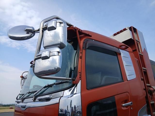 Nissan QUON 2017-11 7199696-14
