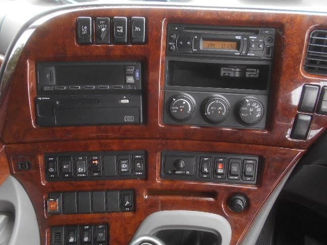 Nissan QUON 2014-11 7199698-13