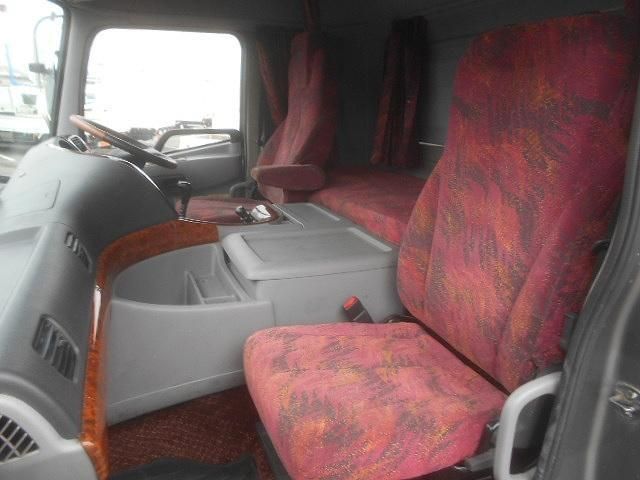 Nissan QUON 2014-11 7199698-15