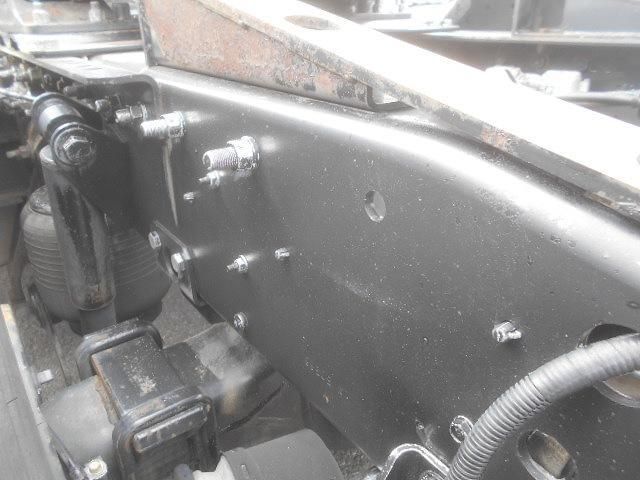 Nissan QUON 2014-11 7199698-17
