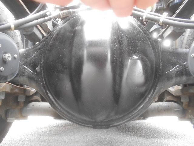Nissan QUON 2014-11 7199698-19