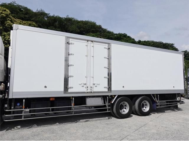 Nissan QUON 2019-12 7199690-13
