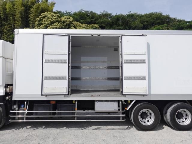 Nissan QUON 2019-12 7199690-16
