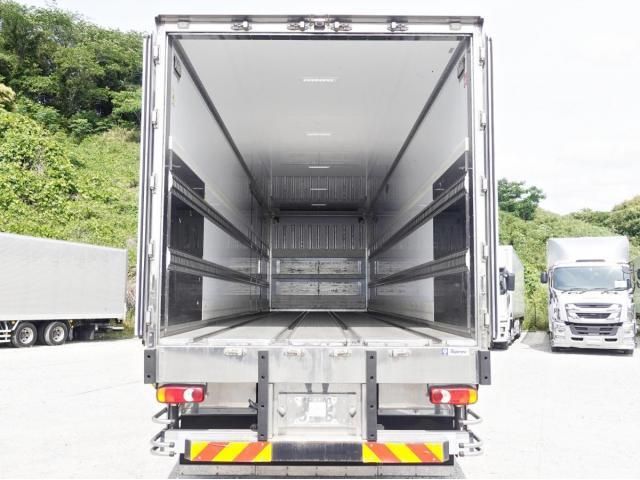 Nissan QUON 2019-12 7199690-17