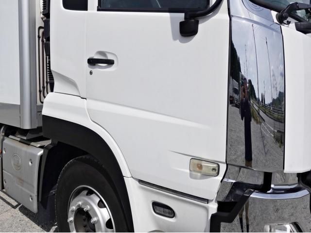 Nissan QUON 2019-12 7199690-5