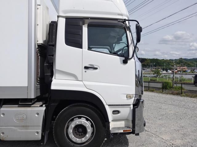 Nissan QUON 2019-12 7199690-6
