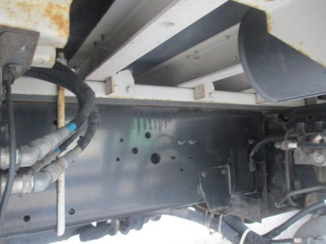 Nissan QUON 2013-10 7199707-14