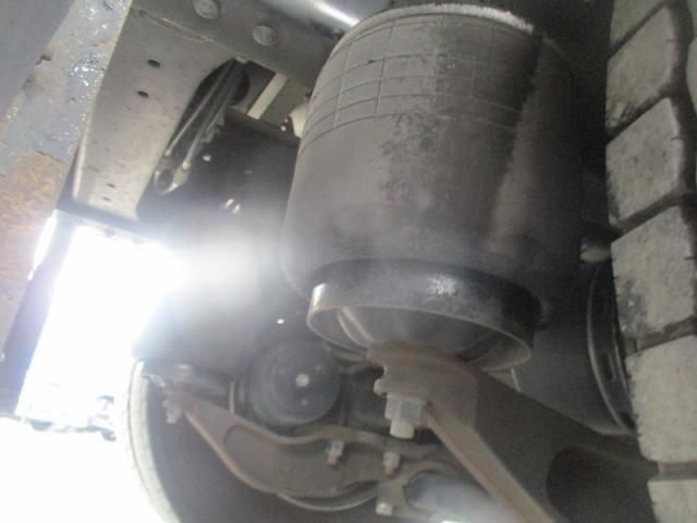 Nissan QUON 2013-10 7199707-23