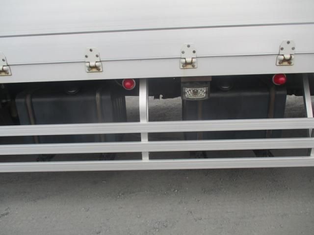 Nissan QUON 2013-10 7199707-24