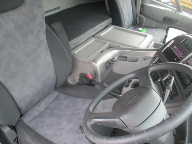 Nissan QUON 2013-10 7199707-25