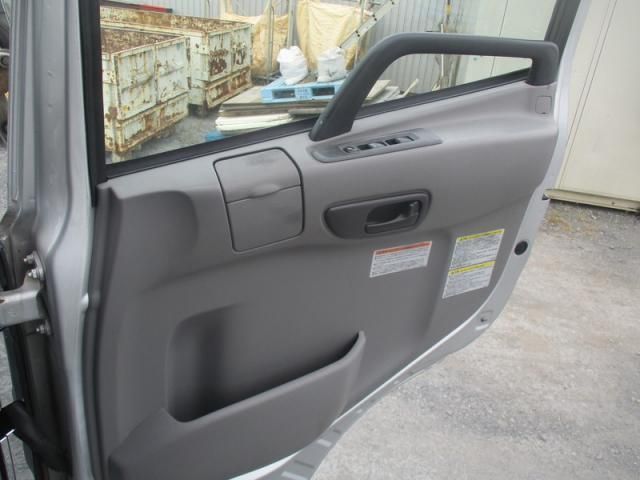 Nissan QUON 2013-10 7199707-26