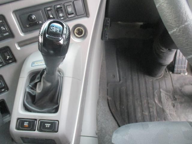 Nissan QUON 2013-10 7199707-29