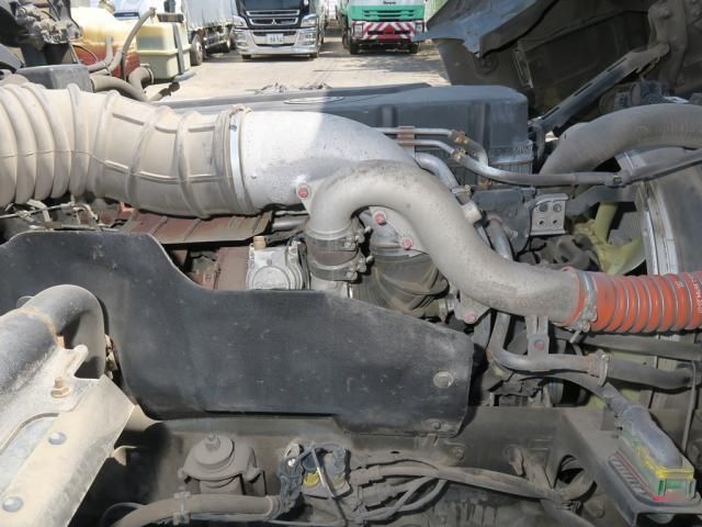 Nissan QUON 2020-10 7199689-18