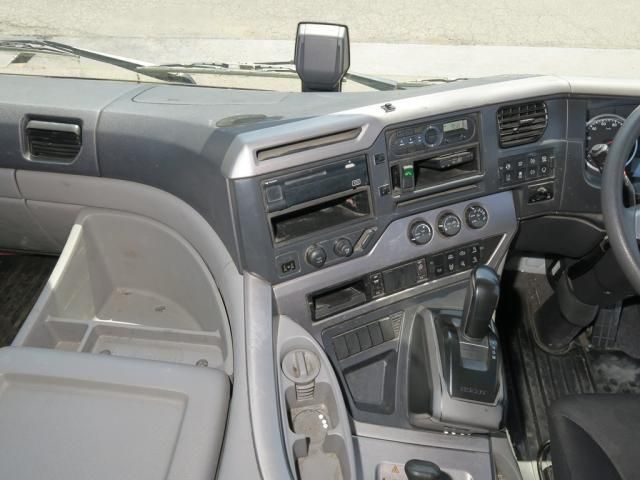 Nissan QUON 2020-10 7199689-22