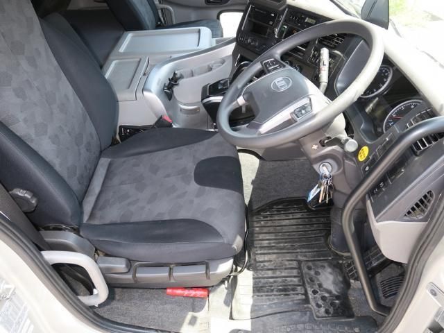 Nissan QUON 2020-10 7199689-23