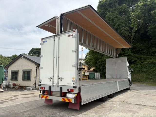 Nissan QUON 2019-01 7199688-11