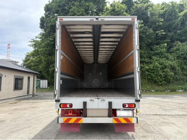 Nissan QUON 2019-01 7199688-12