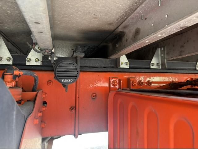 Nissan QUON 2019-01 7199688-16