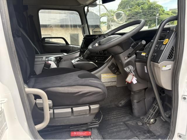 Nissan QUON 2019-01 7199688-29