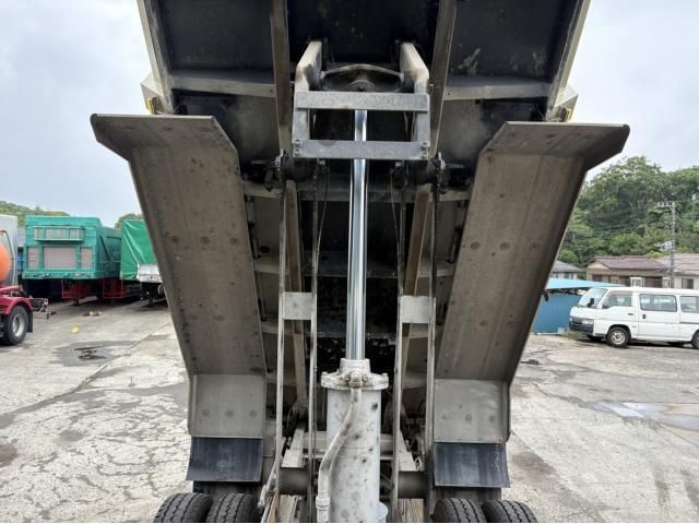 Nissan QUON 2022-06 7199684-17