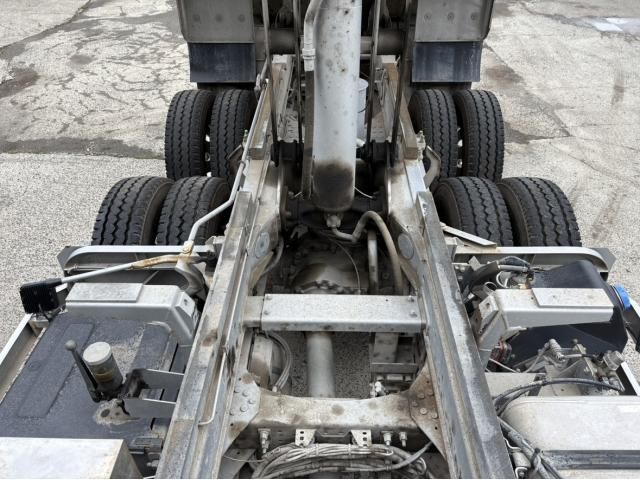 Nissan QUON 2022-06 7199684-18